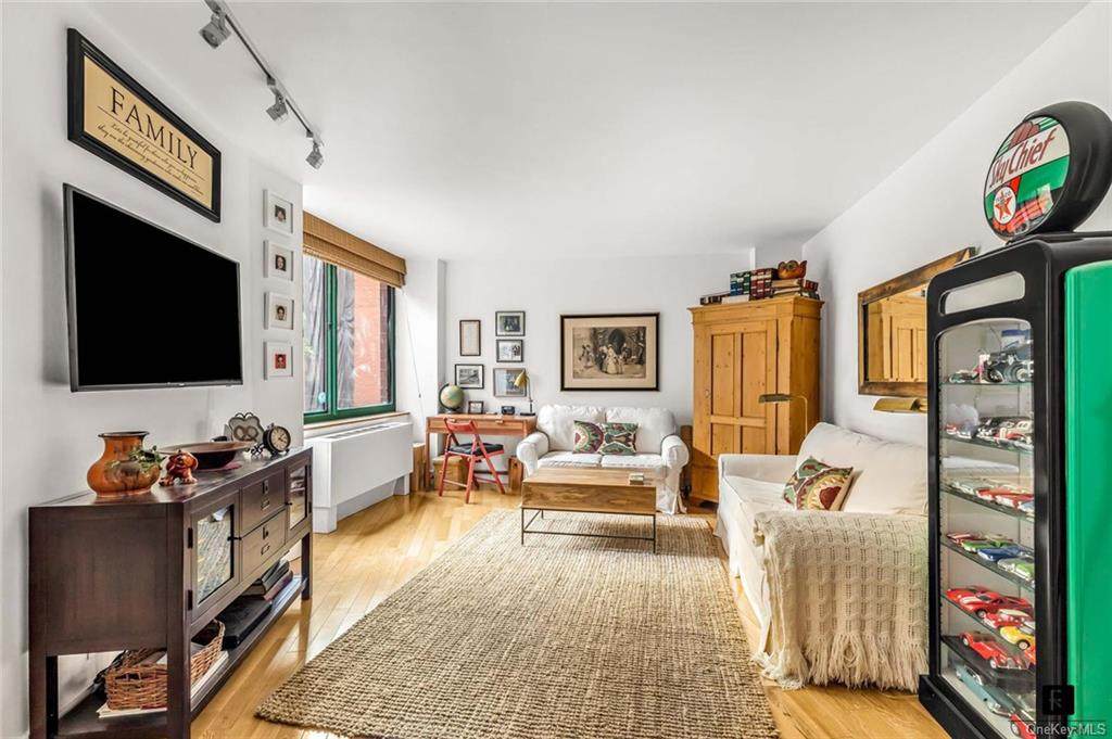 295 Greenwich Street - Photo 1
