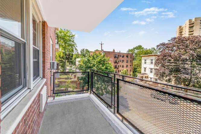 440 Warburton Avenue - Photo 1