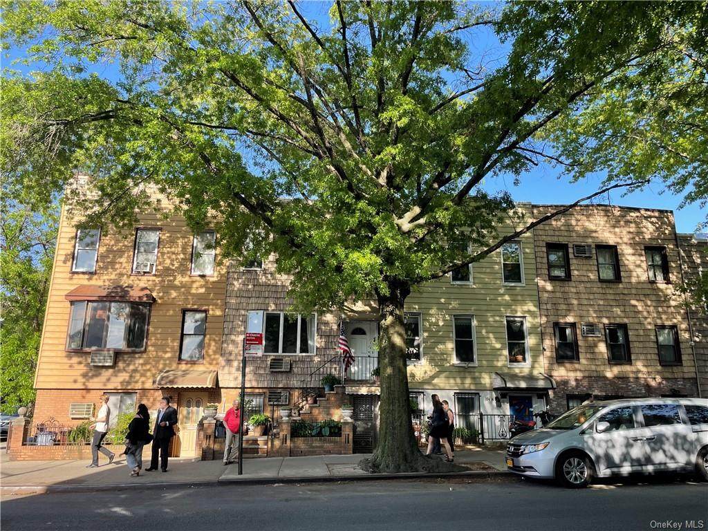 398 Graham Avenue - Photo 1