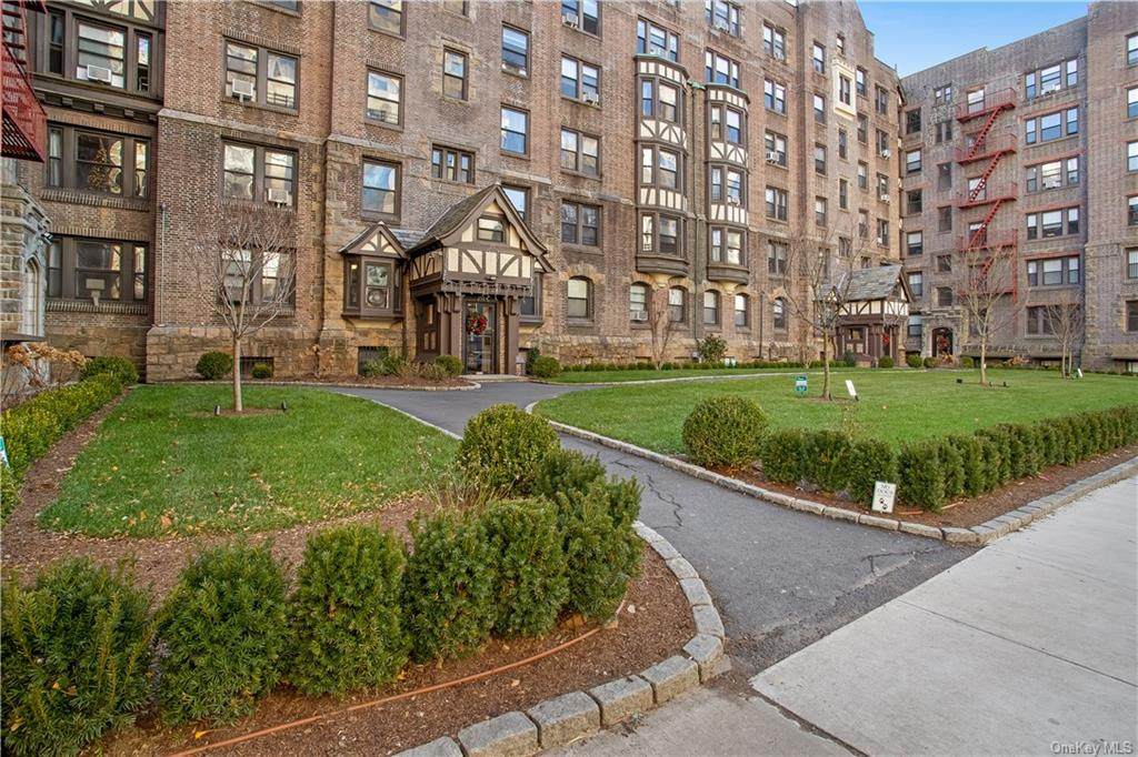 250 Martine Avenue - Photo 1