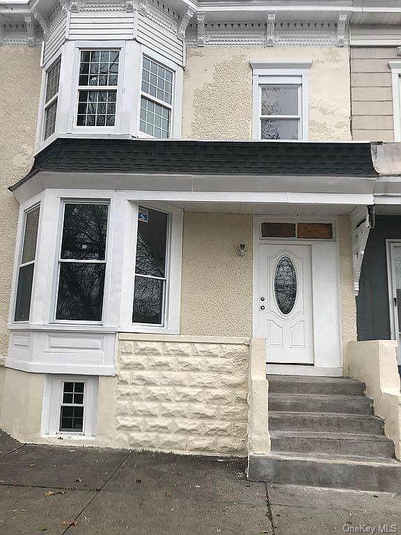 208 Renwick Street - Photo 1