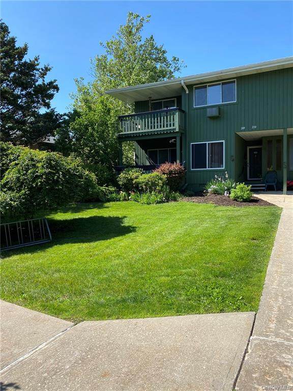 209 Coachlight Square - Photo 1