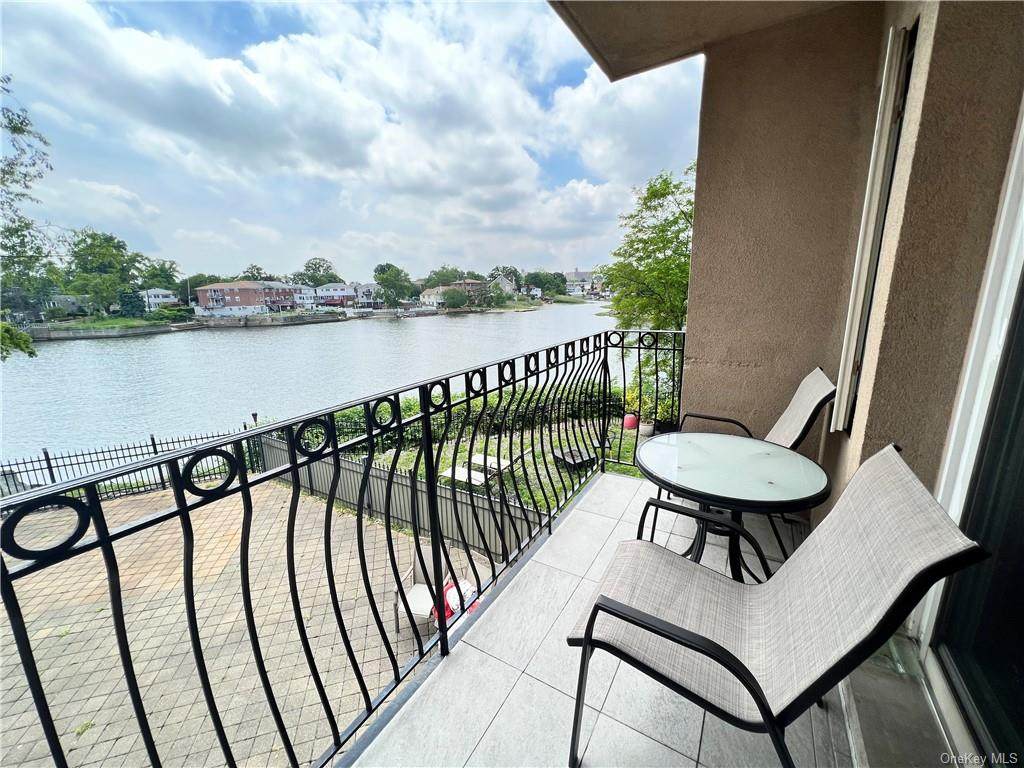 1404 Outlook Avenue - Photo 1