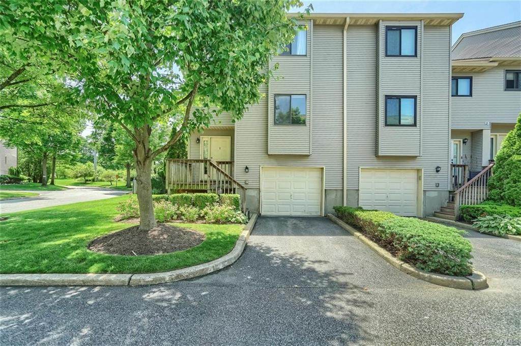 1 Queens Court - Photo 1