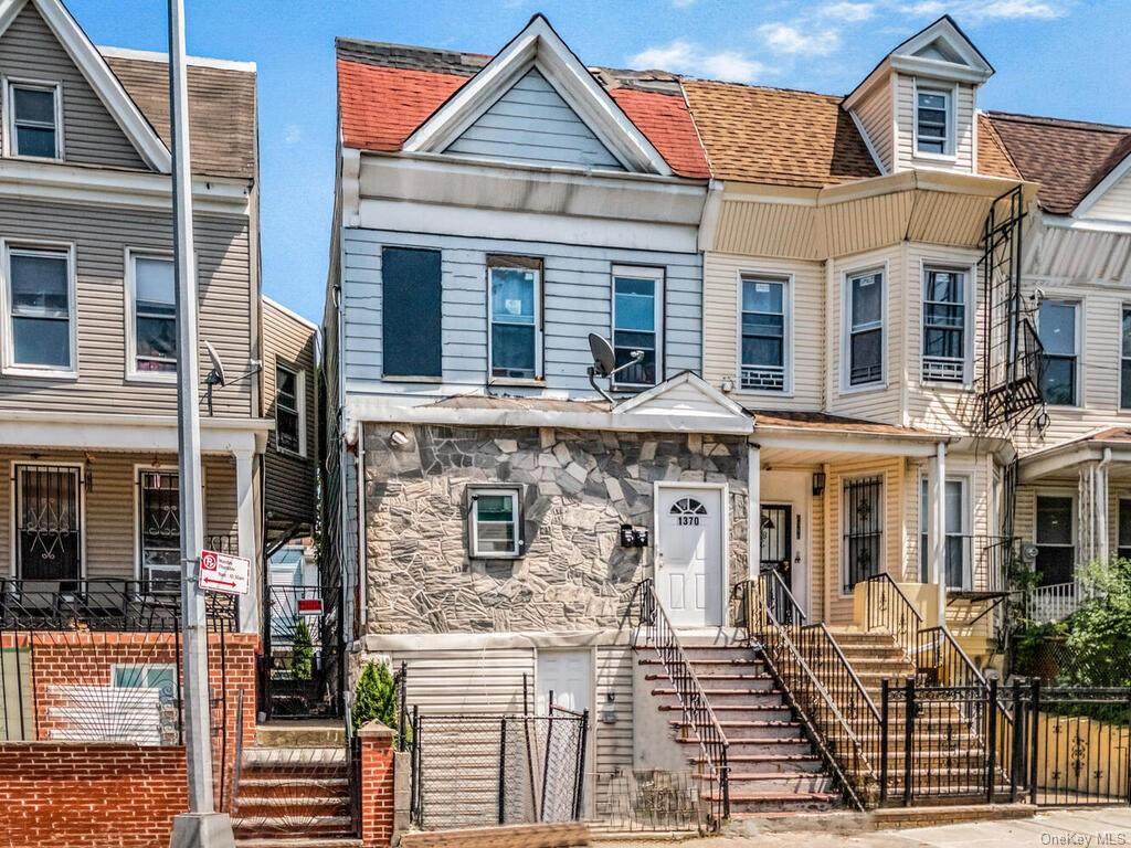 1370 Teller Avenue - Photo 1