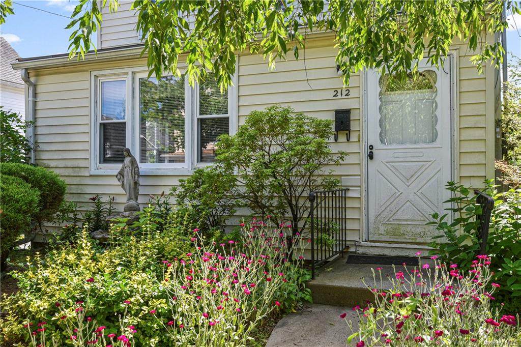 212 Jensen Avenue - Photo 1