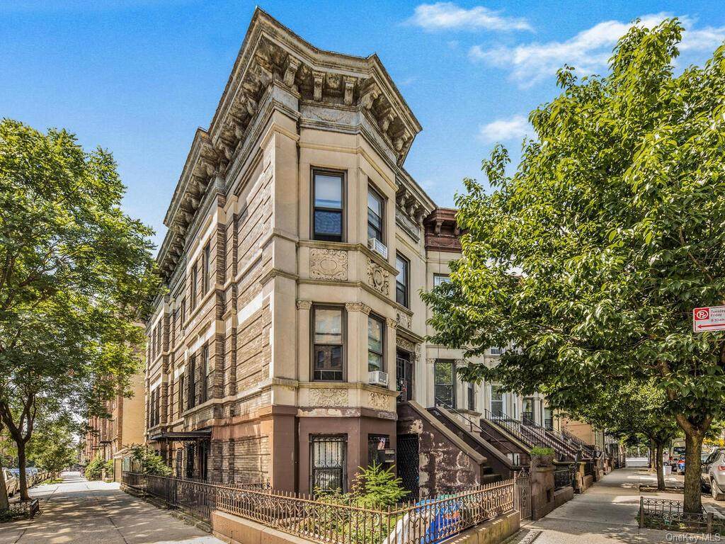 156 Woodruff Avenue - Photo 1