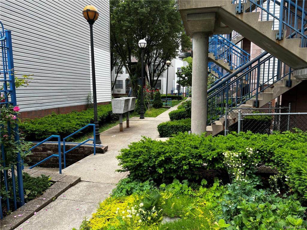 784 Brook Avenue - Photo 1