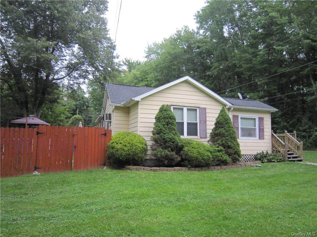 225 Quaker Street - Photo 1