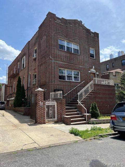 1932 Hennessy Place - Photo 1
