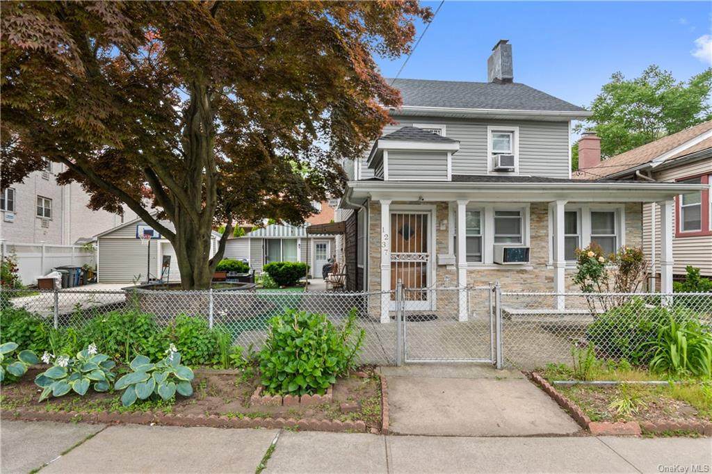 1237 Hollywood Avenue - Photo 1