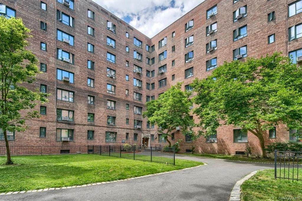 2100 Tremont Avenue - Photo 1