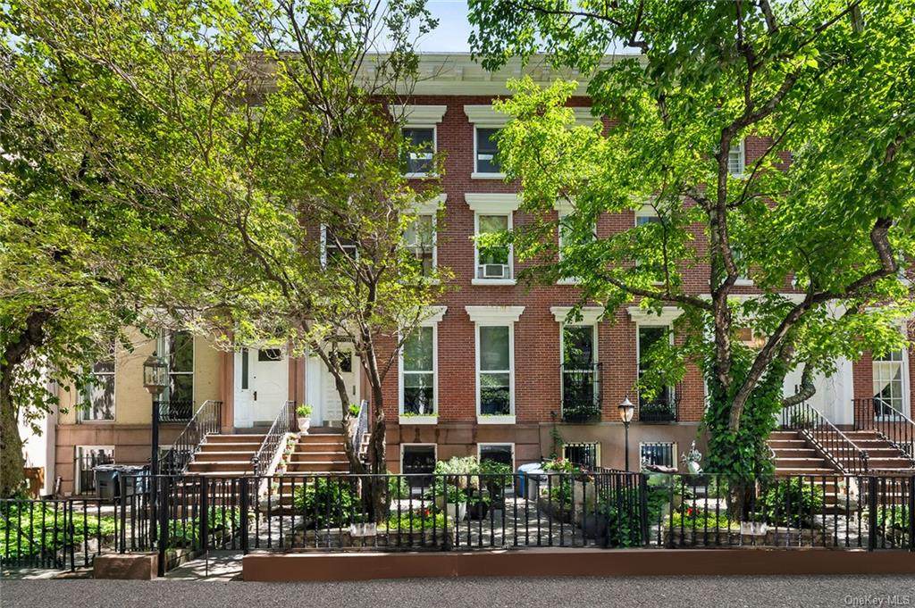 457 W 24th Street - Photo 1