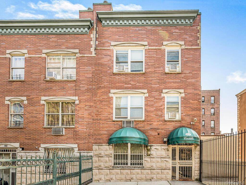 704 Garden Street - Photo 1