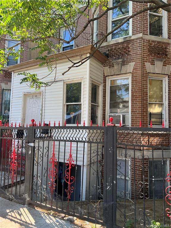 2110 Chatterton Avenue - Photo 1
