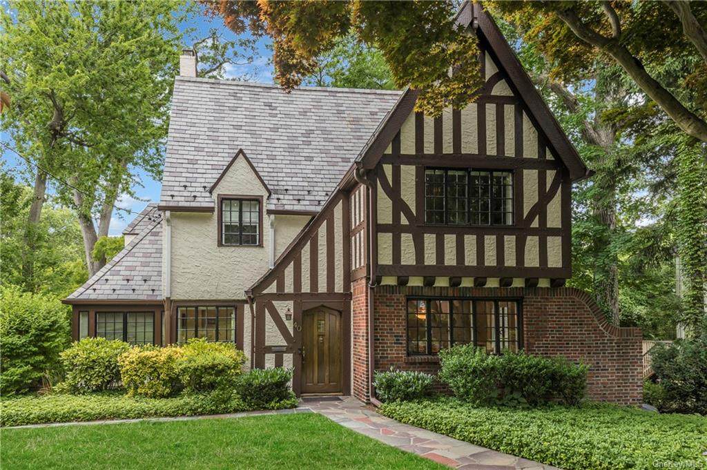 40 Parkway West - Photo 1