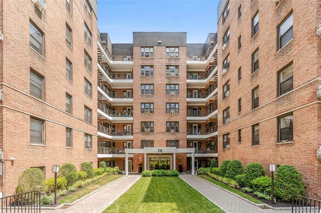 16 Broadway - Photo 1