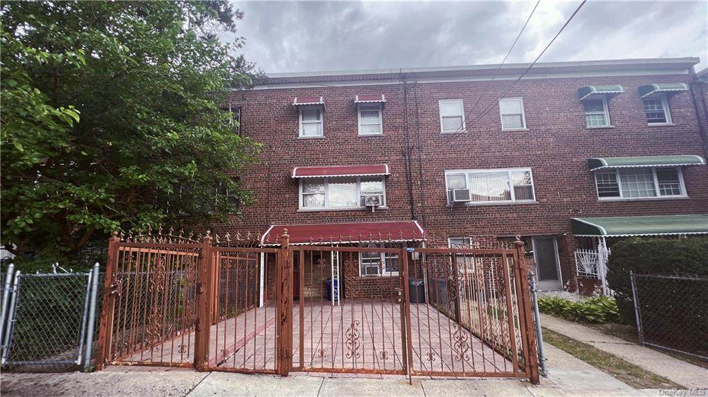 3212 Tenbroeck Avenue - Photo 1