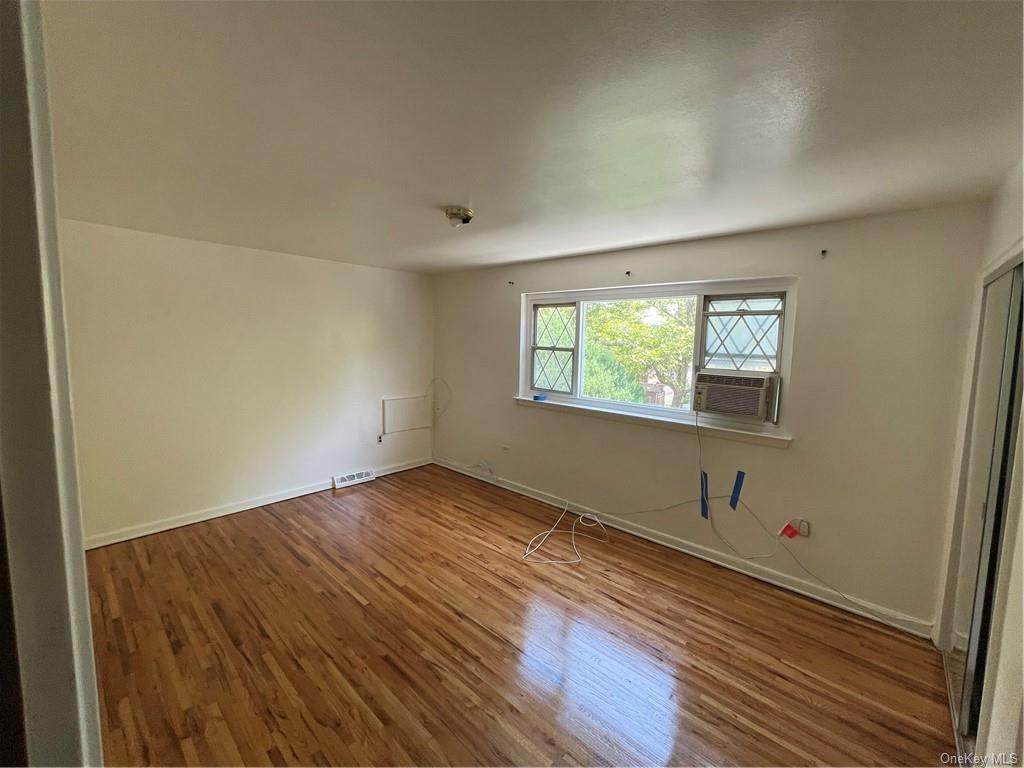 2423 Kingsland Avenue - Photo 1