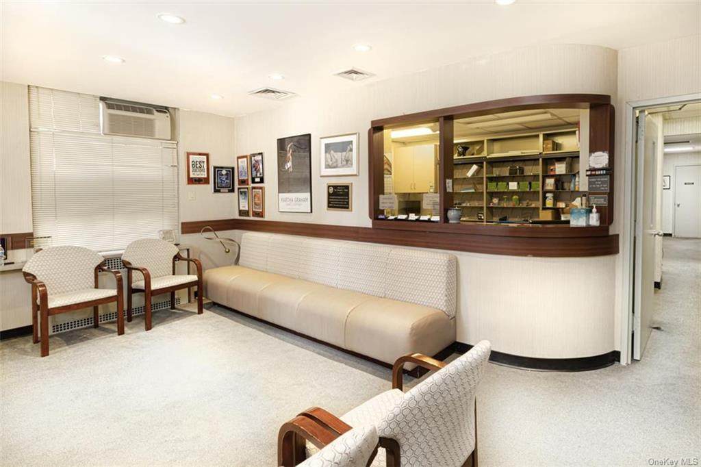1095 Park Avenue - Photo 1