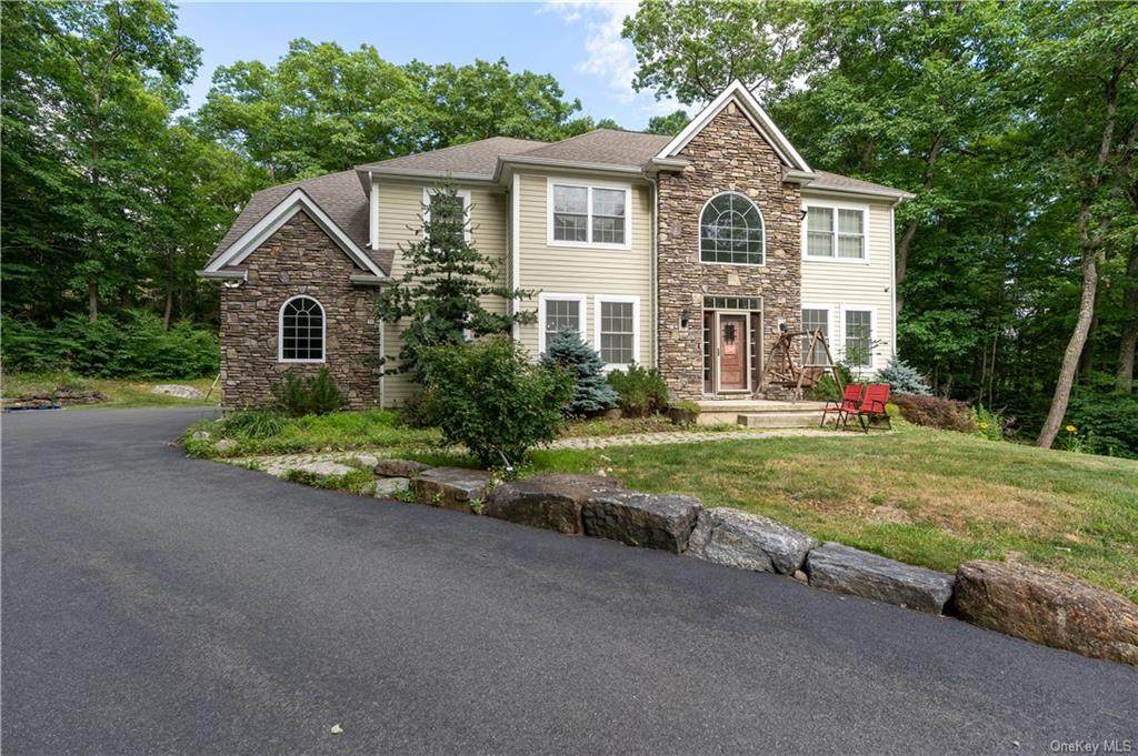 10 Benjamin Meadow Road - Photo 1