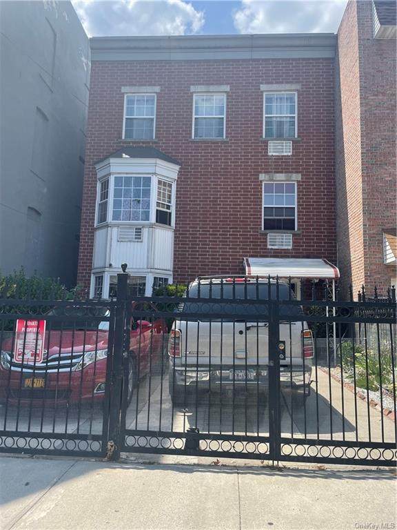 1421 Vyse Avenue - Photo 1
