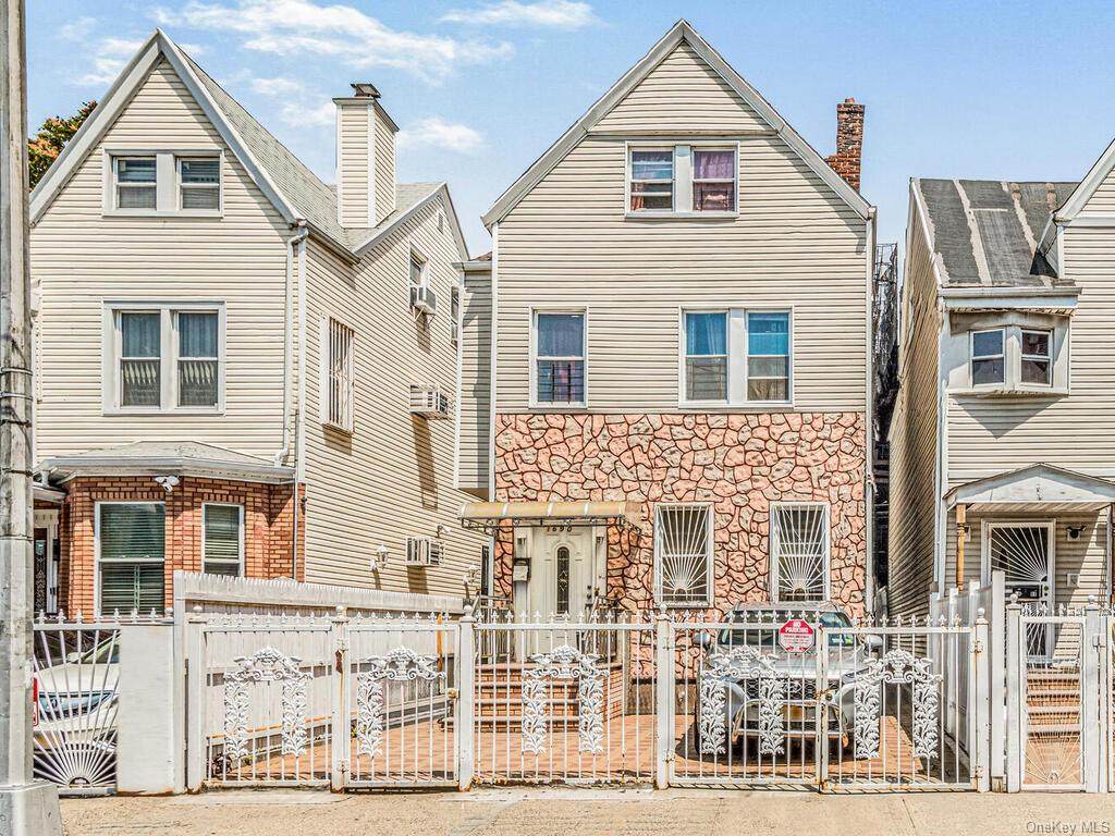 1690 Monroe Avenue - Photo 1