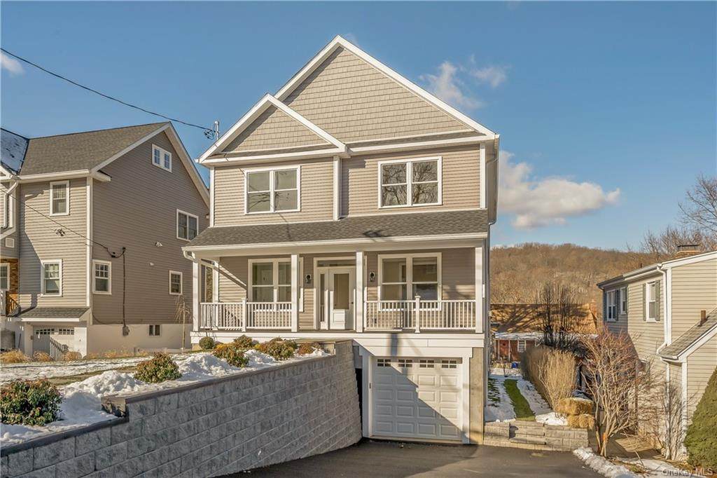 561 Manhattan Avenue - Photo 1