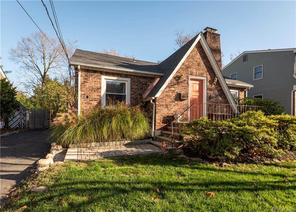 15 Westend Avenue - Photo 1