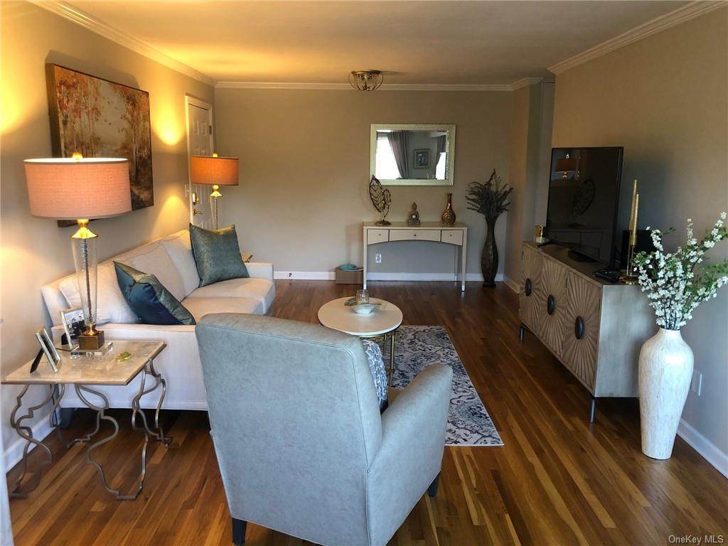 10 Oakwood Terrace - Photo 1