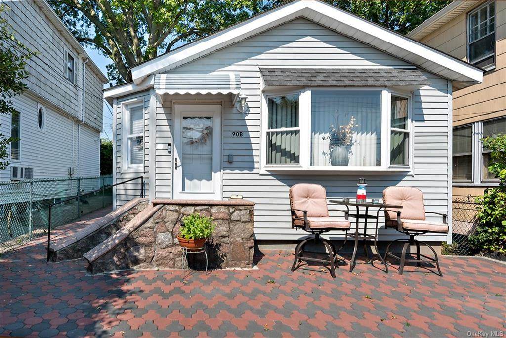 90 Edgewater Park - Photo 1