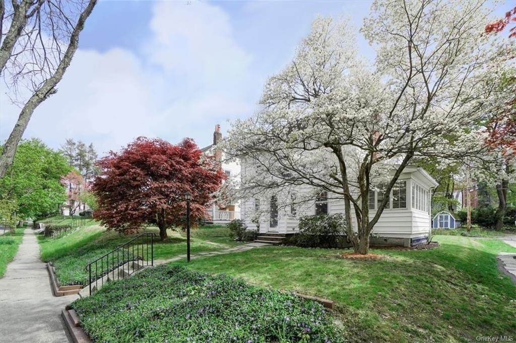 5 Lindbergh Place - Photo 1
