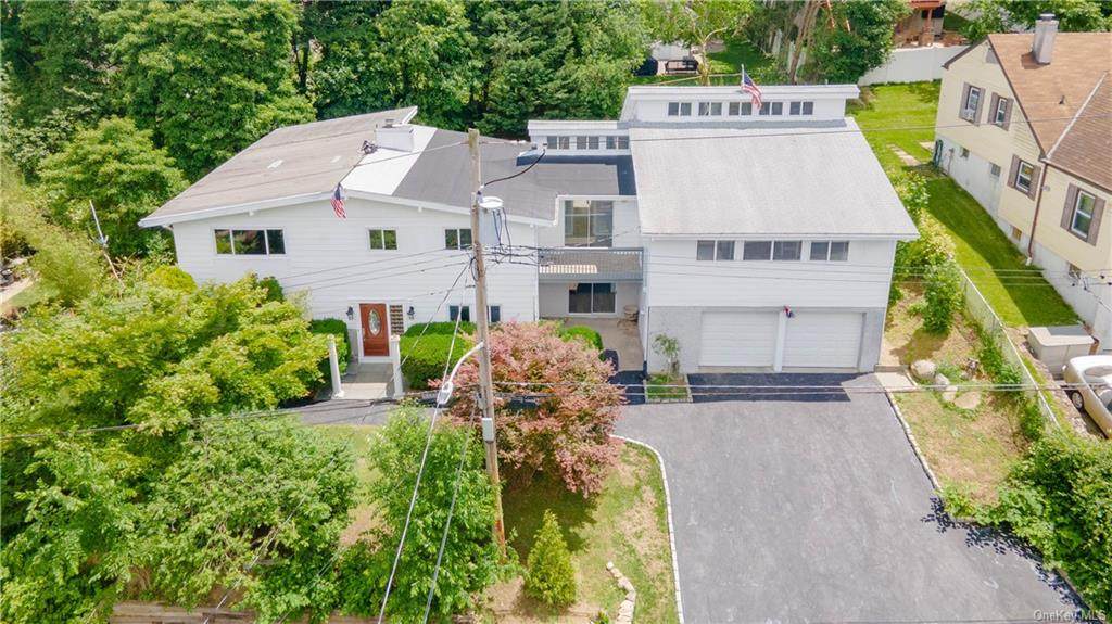 17 Lawrence Avenue - Photo 1