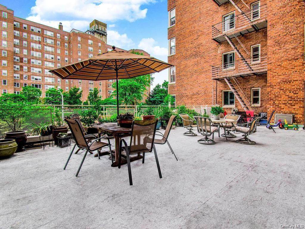 629 Kappock Street - Photo 1
