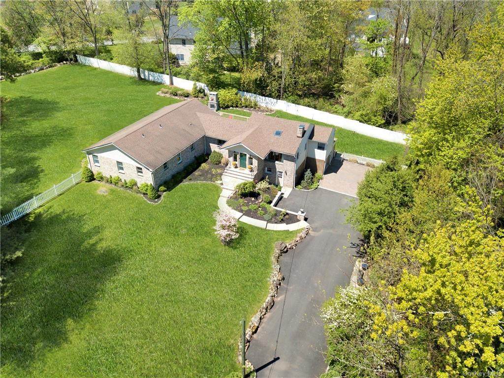 15 Green Hedges Lane - Photo 1