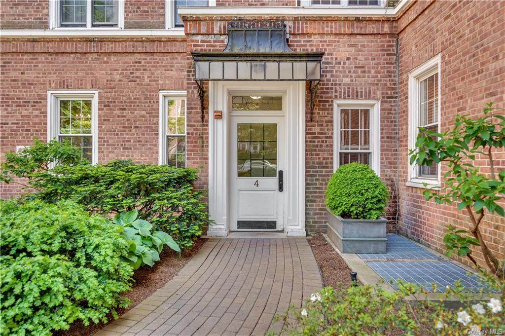 4 Midland Gardens - Photo 1