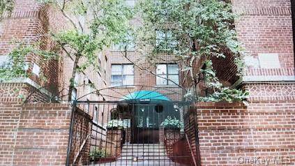 581 Academy Street - Photo 1