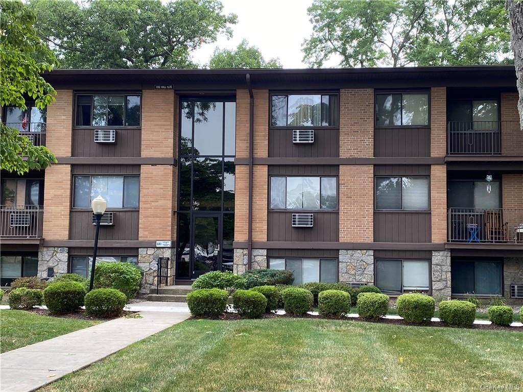 10 Oakwood Terrace - Photo 1