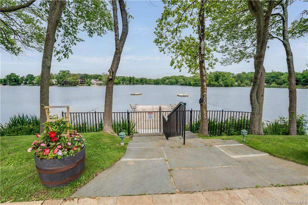 10 Waterside Close - Photo 1