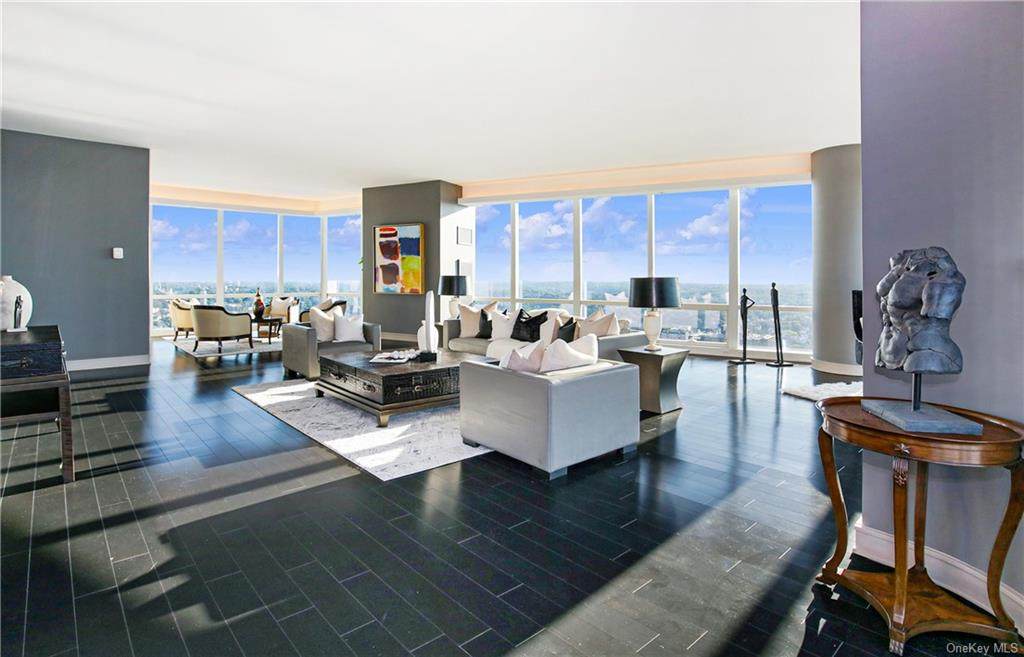 5 Renaissance Square - Photo 1