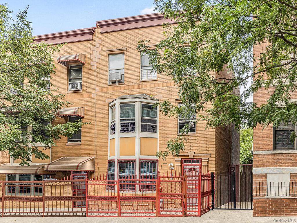 1751 Topping Avenue - Photo 1