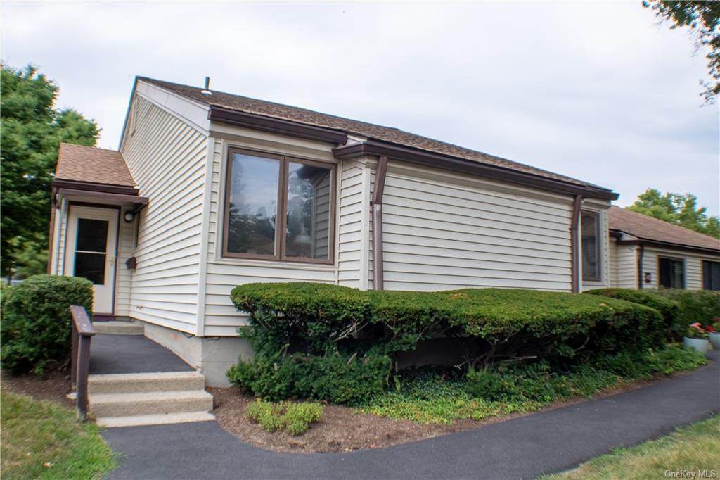 40 Jefferson Oval - Photo 1