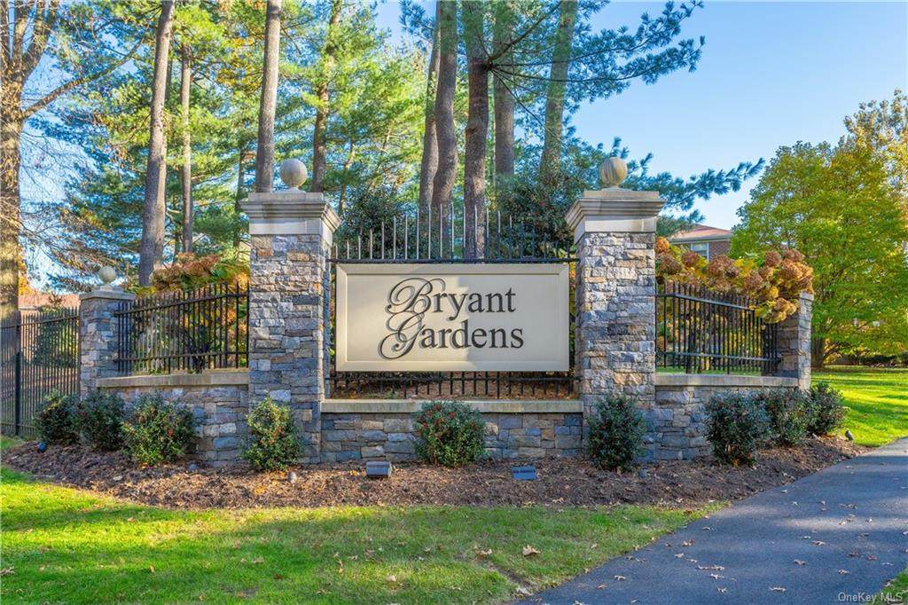 11 Bryant Crescent - Photo 1