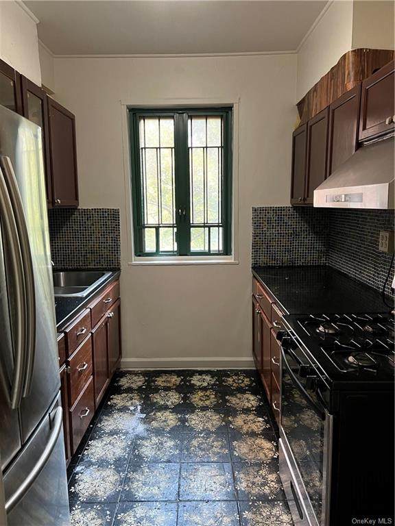 1505 Metropolitan Avenue - Photo 1