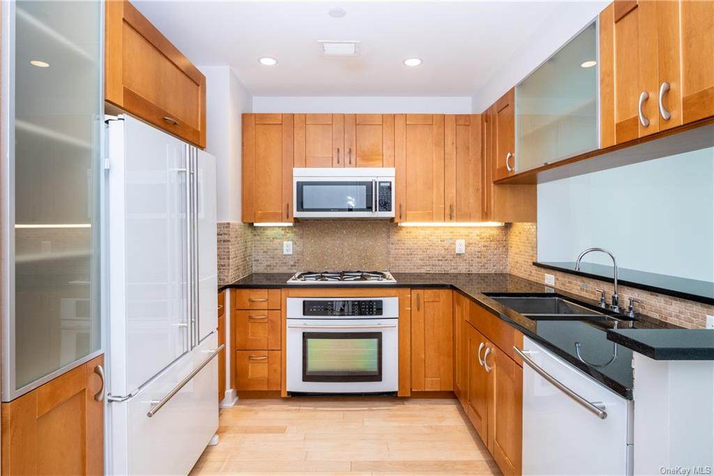 175 Huguenot Street - Photo 1