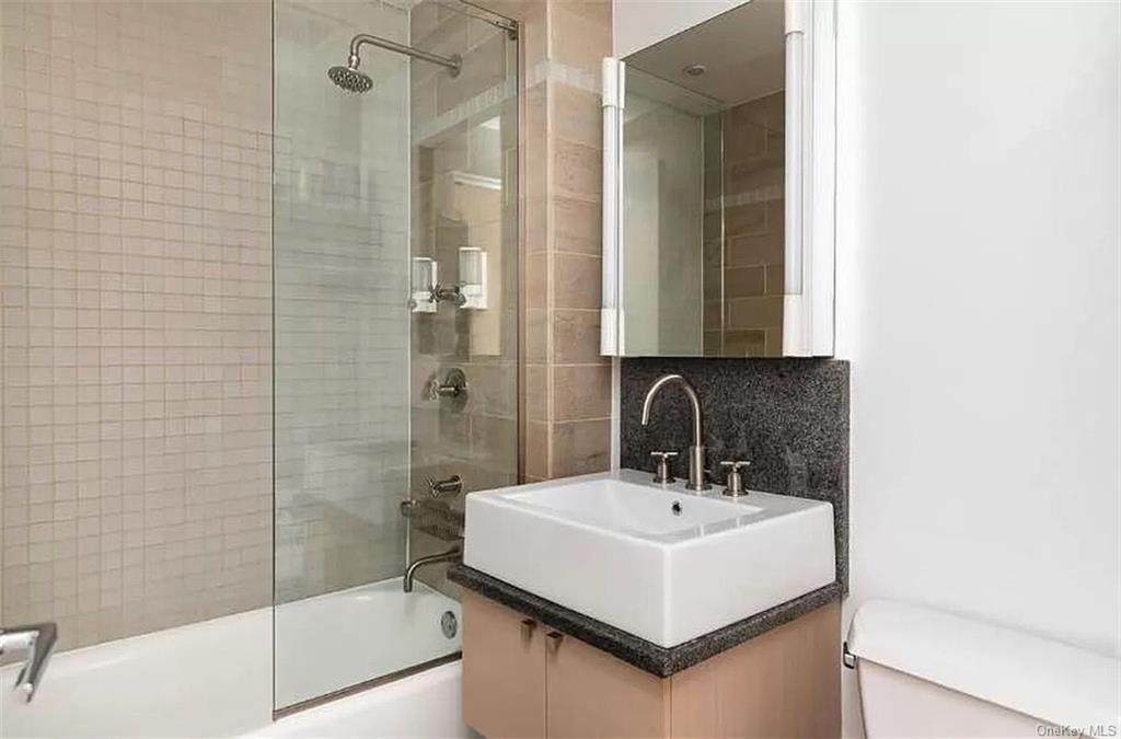 120 Greenwich Street - Photo 1