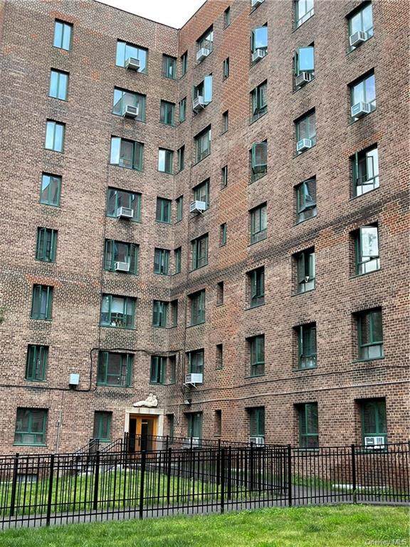 9 Metropolitan Oval - Photo 1