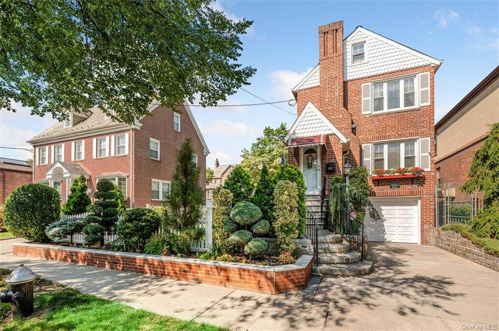 2071 Tenbroeck Avenue - Photo 1