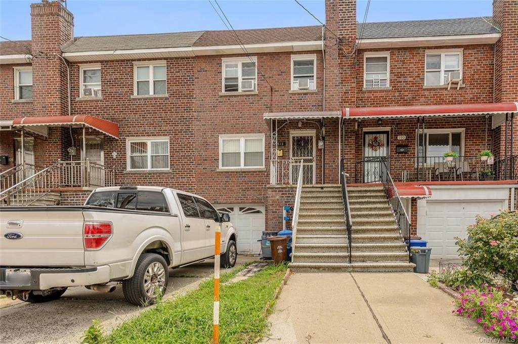 932 Rhinelander Avenue - Photo 1