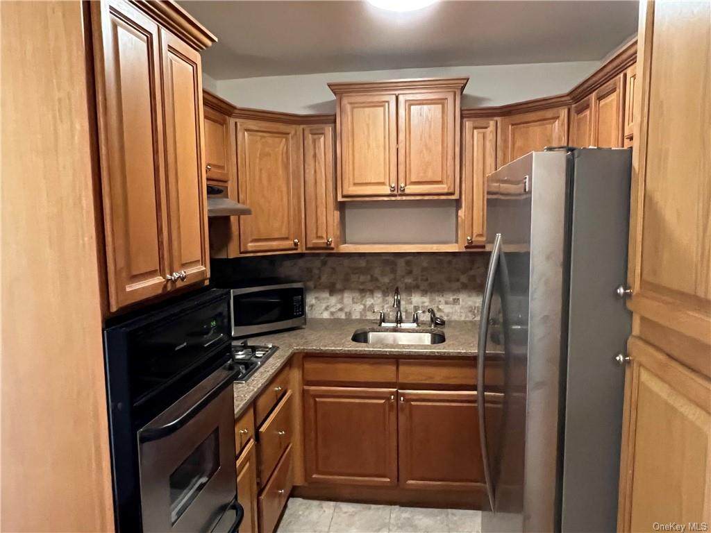 1752 Bartow Avenue - Photo 1